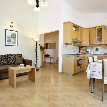 Apartment In Tar Mit Garten, Grill Und Gemeinschaftlichem Pool *