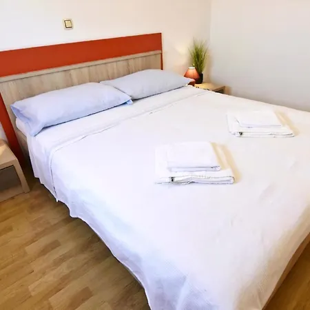 Apartment In Tar Mit Garten, Grill Und Gemeinschaftlichem Pool *