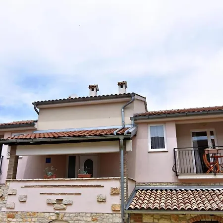 In Tar Mit Garten, Grill Und Gemeinschaftlichem Pool * Porec