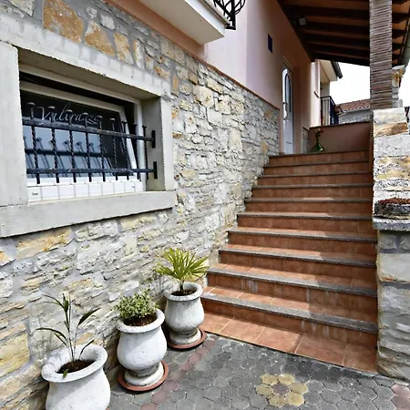 In Tar Mit Garten, Grill Und Gemeinschaftlichem Pool Apartment *