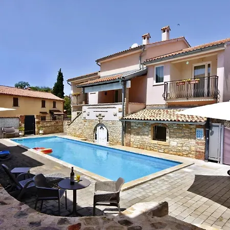 Apartment In Tar Mit Garten, Grill Und Gemeinschaftlichem Pool *